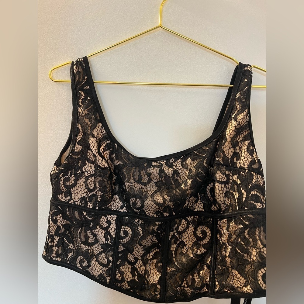 PrettyLittleThing Black Lace Pointed Bust Crop Top Corset - Picture 4 of 10